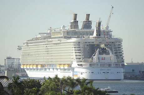 World's largest cruise ship, Oasis of the Seas