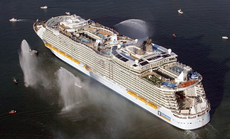 World's largest cruise ship, Oasis of the Seas