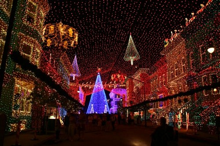 Disney's Osborne Family Spectacle of Dancing Lights at Hollywood Studios